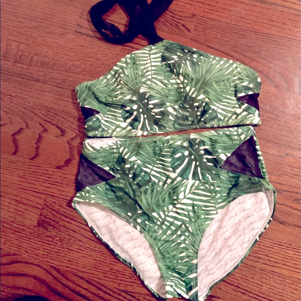 NWOT Marilyn Monroe retro style tropical print bikini. Size XL.